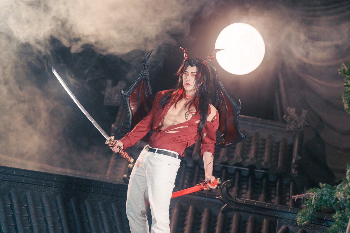 THE DEMON HUNGERS.
 #Akurylic 
—-