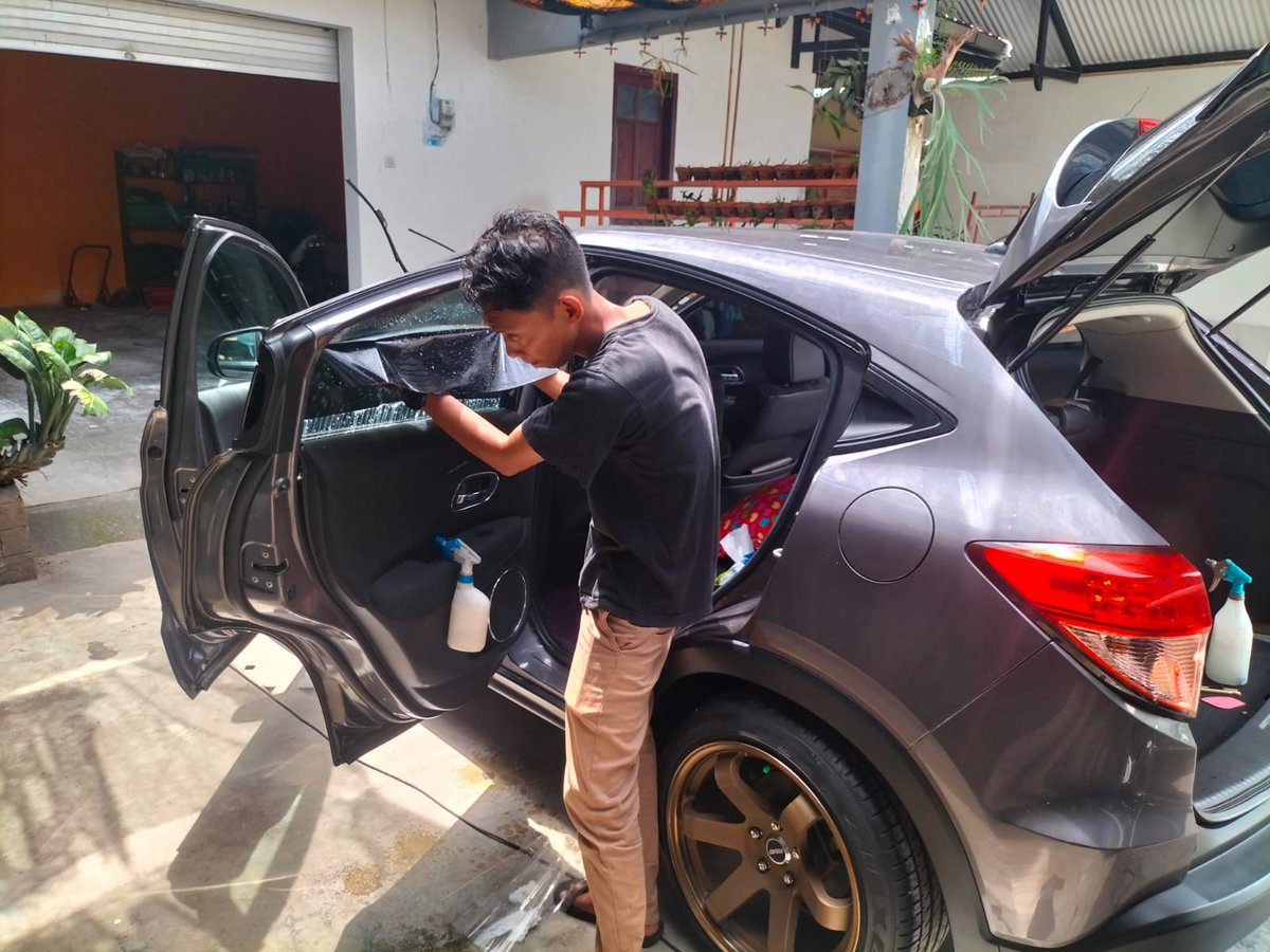 LifinPremium's tweet photo. #hondahrv #lifinpremium #kacafilmmobil Full sett honda Hrv 2022 LifinPremium™ Window Films dpn 60 hitam seri Xfit.15 skkb hitam 80 seri Xfit.10 #kediri #pemkabkediri #pemkotkediri #kotakediri #Indonesia #kabupatenkediri #LifinPremiumWindowFilms #LifinPremium #madeinUSA #hufpost https://t.co/ztNxezcKRW