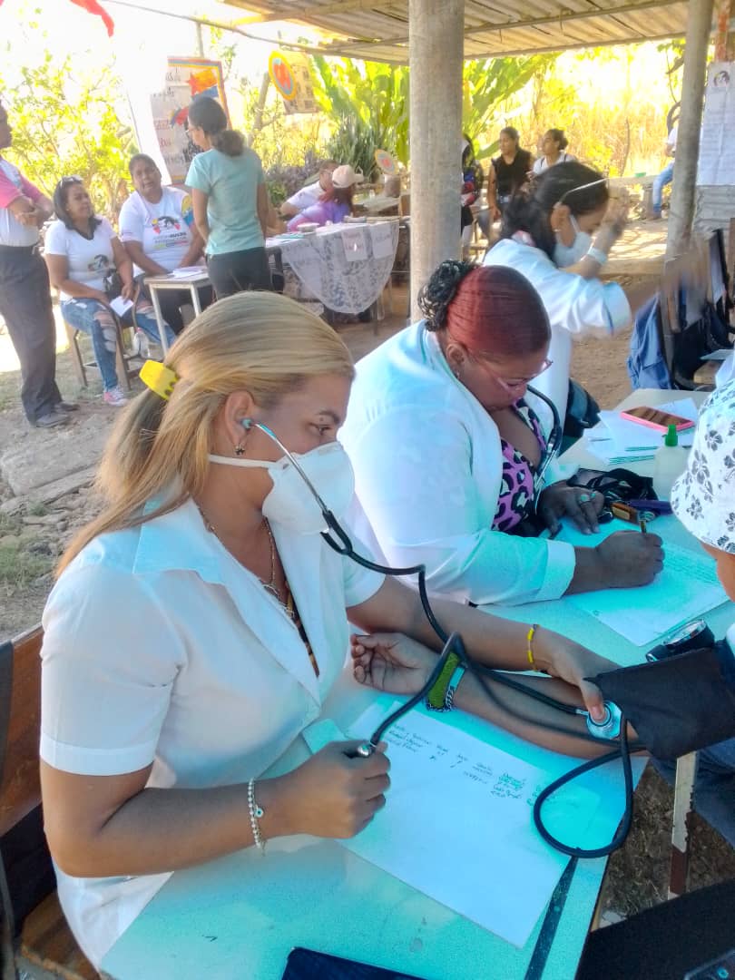 yoslainesanche2's tweet photo. ·“Un buen médico es aquel que además de darte la cura para tus males, te da calma cuando te agobia la desesperanza”.
#MartíVive #ConElMismoFuego #CubaPorLaVida
@cubacooperaven
@cubacolabora
 @MINSAPCuba @japortalmiranda
@CdiCocos https://t.co/g6nAdZqeql