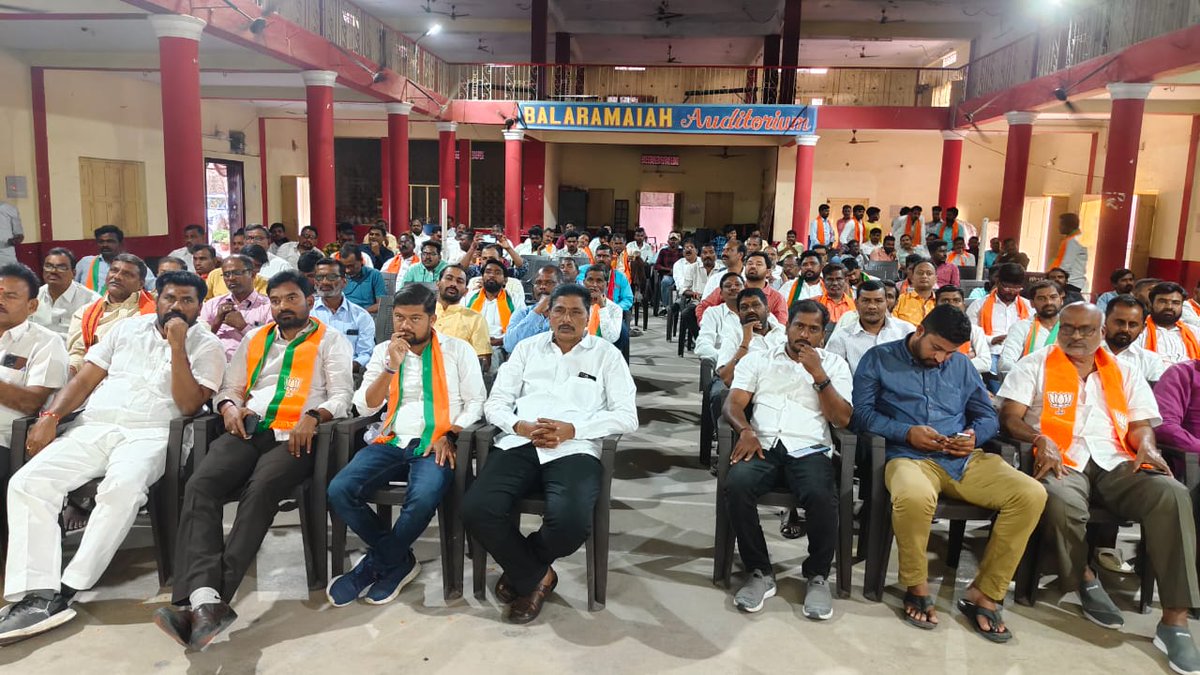 sunilreddybjp's tweet photo. ఈరోజు పెద్దపల్లి పట్టణంలో బీజేపీ జిల్లా శాఖ ఆధ్వర్యంలో ఏర్పాటు చేసిన సన్మాన కార్యక్రమం లో పాల్గొనడం జరిగింది. https://t.co/LHVBgczeMd