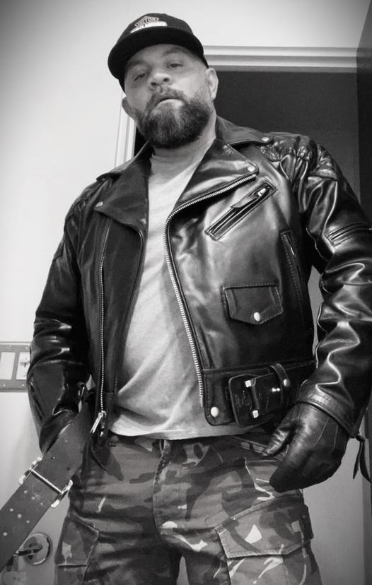 dlgrbttm's tweet photo. ✅ Leather jacket
✅ Beard
🥺 Smoking
🥺 Motorcycle
✅ Still sexy https://t.co/Lf1KdDDNAf