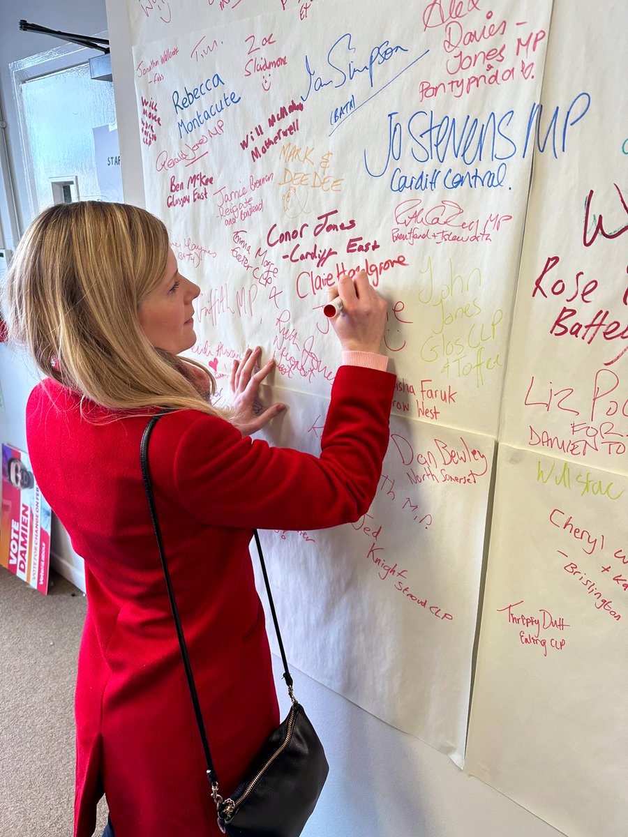 Great to pop into the by-election campaign HQ in Kingswood itself.

Lovely to see so many familiar and new names from all over!  #TeamLabour ✍🏼