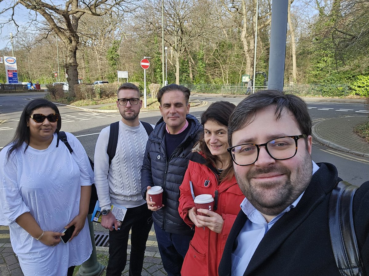 ThomasFTurrell's tweet photo. Thank you to everyone who joined us in #Shortlands this morning with our London Mayoral Candidate @Councillorsuzie and London Assembly Member @PeterTFortune. @beckenhamtories @BromleyTories https://t.co/YUYe85RTdv