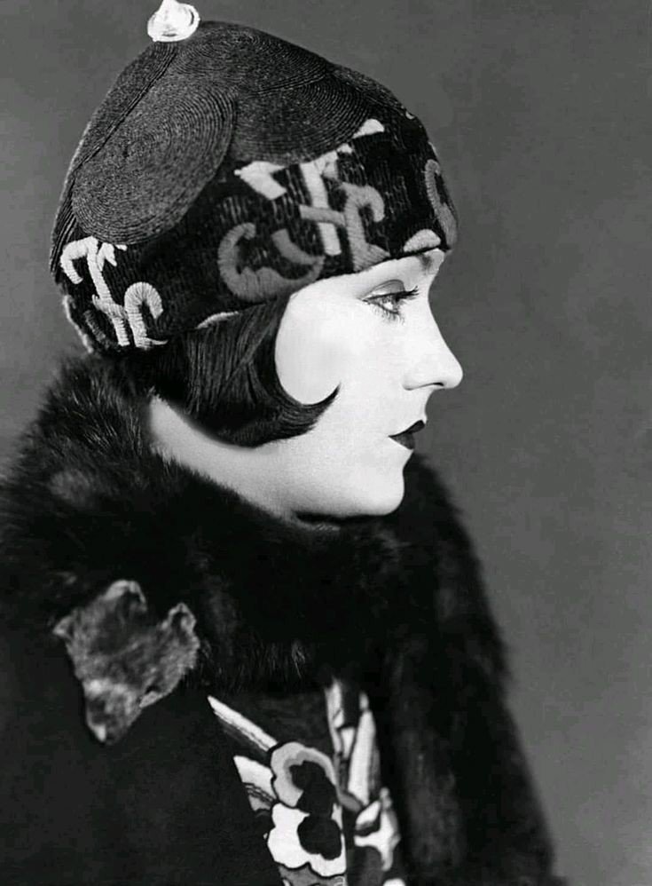 Gloria Swanson, 1924.