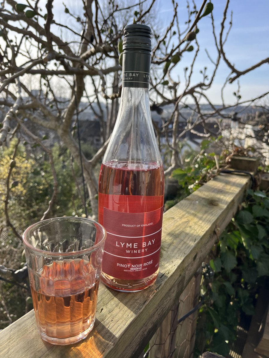 ⁦Delightful ⁦@LBWdrinksltd⁩ pink in delightful Sussex riviera ☀️ ⁦<a href="/LizGabayMW/">Elizabeth Gabay MW 🍷🌹🌿🌍🌈🌎🦋🌏</a>⁩ ⁦<a href="/timatkin/">Tim Atkin</a>⁩ #nevertoosoonforrosé
