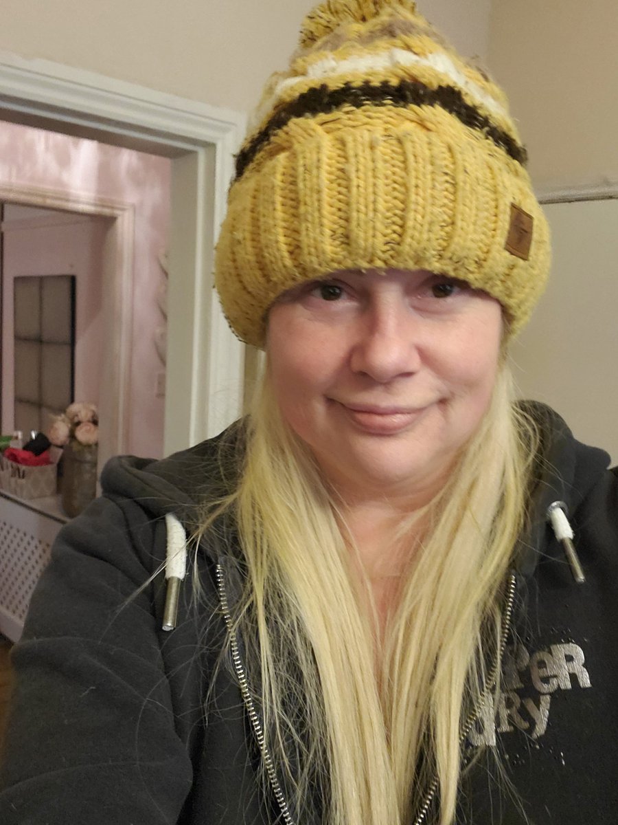 Getting ready to go out.  If you want to see me flash, check out my onlyfans flash sunday.. You all need a flash on a Sunday! Tomorrow is Tittie Monday, love you guys. xx
onlyfans.com/foxyscotland