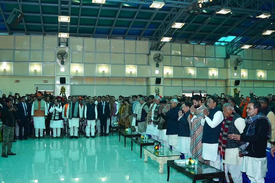 माननीय <a href="/NitishKumar/">Nitish Kumar</a> जी को राजग के साथ आने व फिर से बिहार का मुख्यमंत्री बनने पर <a href="/ApnaDalOfficial/">Apna Dal (S)</a> की ओर से ढेर सारी बधाई। आदरणीय नीतीश जी की अगुवाई वाले JDU की NDA में वापसी से मा० प्रधानमंत्री जी के नेतृत्व में पहले से जनविश्वास व जन अपेक्षा पर खरा उतरने वाला NDA और मजबूत हुआ है।