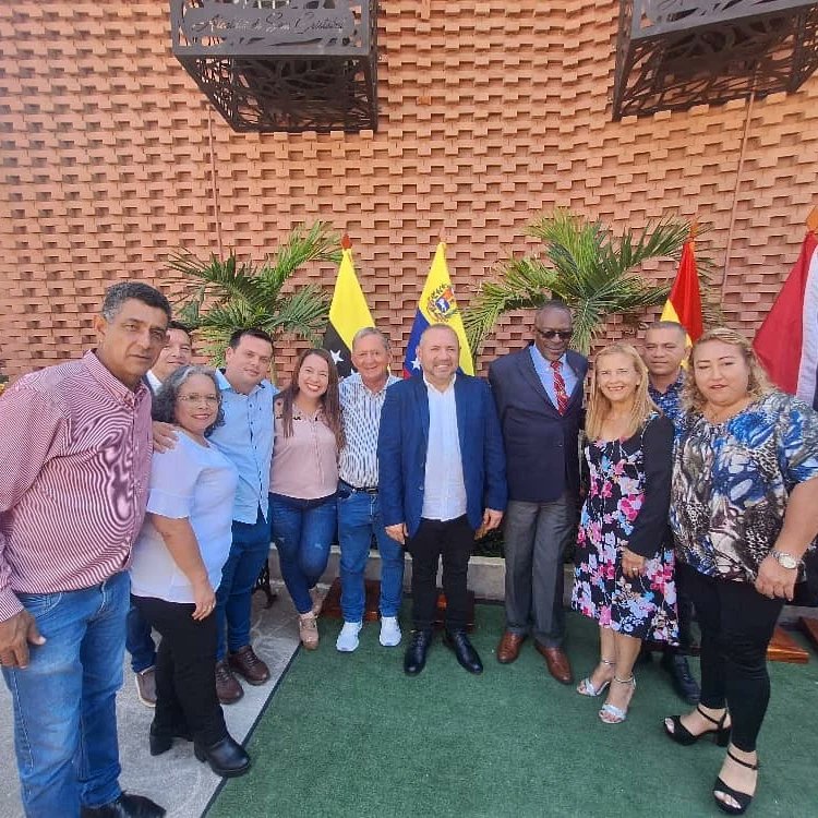 Concejales del municipio San Cristóbal encabezado por su Presidente Yeison Useche y en compañía del Alcalde Silfredo Zambrano, recibieron en las instalaciones de la alcaldía capitalina las Excelentísimas Delegaciones Diplomáticas de Trinidad y Tobago; España y México