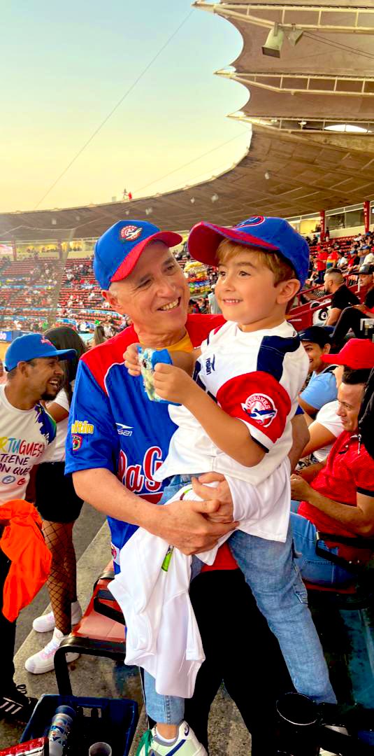 Jmontilla2022's tweet photo. Todo el q va a morir se estira. Hoy a pesar d la locura sonica insoportable del animador @vallesgregorio vamos d nuevo al nido d Cardenales a terminar lo q está pendiente👻
Hoy no nos gana ni los Dodgers de Otani 👊
HOY SEREMOS LOS CAMPEONES 
🦈🔥👊💃🕺🦈🔥🦈💃🕺🦈🔥 https://t.co/2JKPfXm0pQ