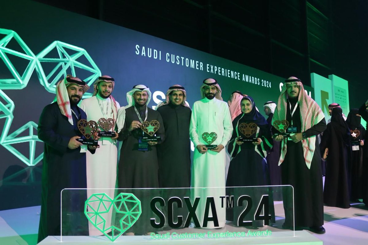 SaudiEnergy's tweet photo. #تطبيق_الكهرباء يُحقق الجائزة الذهبية 🥇 كأفضل تجربة رقمية، ضمن فعاليات حفل #جائزة_تجربة_العميل_السعودية 🇸🇦.

وبالإضافة إلى ذلك، حازت #السعودية_للكهرباء على 5 جوائز أخرى، تُعزز من خلالها جهودها المتواصلة في تطوير تجارب العملاء وتلبية تطلعاتهم.

#منتدى_عالم_تجربة_العميل 
#SCXA24 https://t.co/j7evDRHg4I