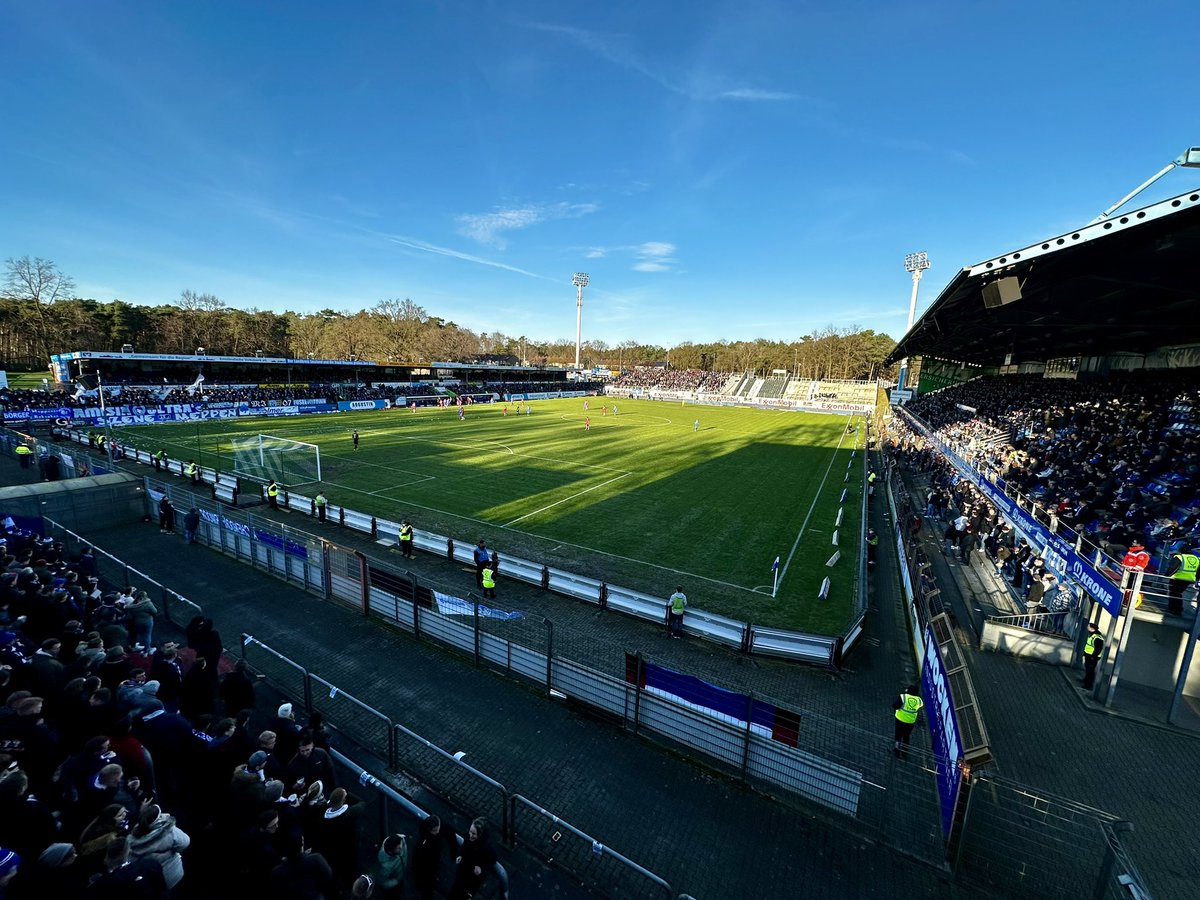 Regionalliga. Die Hütte ist trotzdem voll. #ndsvm #svmeppen