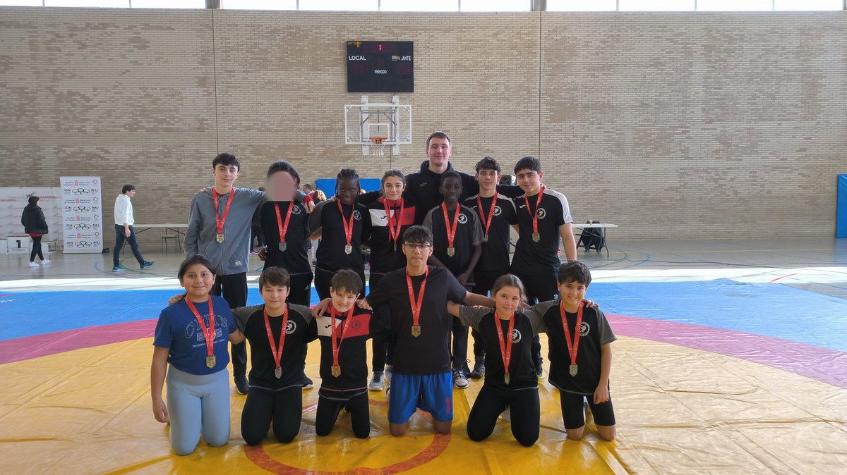 Esta mañana hemos disfrutado de la última jornada de los Juegos Deportivos de lucha olímpica en las categorías alevín, infantil y cadete y nuestr@s deportistas han logrado 9🥇, 2🥈, 2🥉.
¡Enhorabuena a tod@s!
.
.
#wrestlingburlada #wrestlingkids