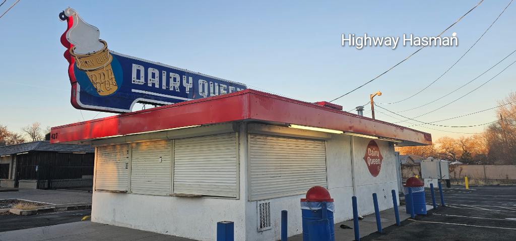 GregsHighway's tweet photo. I had to stop to photograph this Dairy Queen on my way home to ABQ this morning. 

#us66
#NewMexico https://t.co/FNe4yc3eIX