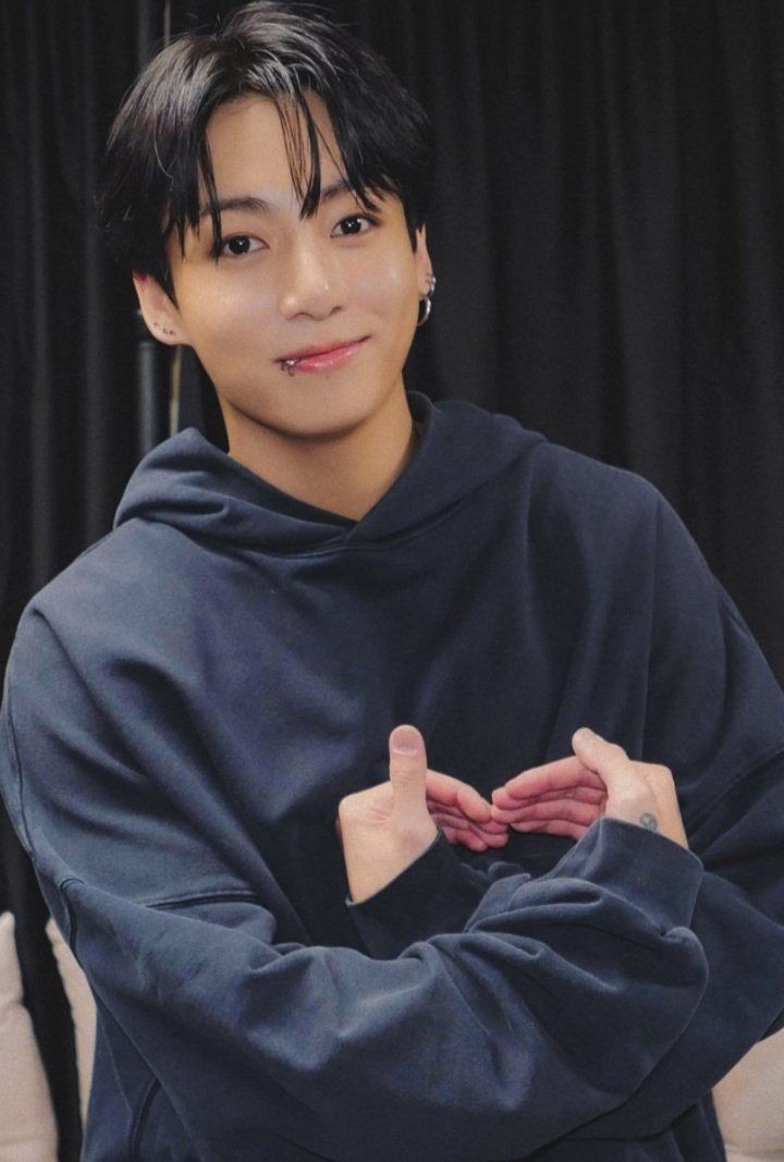 WORLDMUSICAWARD's tweet photo. The ONLY Kpop Acts to surpass 200 Million streams on Spotify in 2024 so far :   
1⃣ #JUNGKOOK 
2⃣ #BTS 
3⃣ #STRAYKIDS https://t.co/wqOH1CeziT