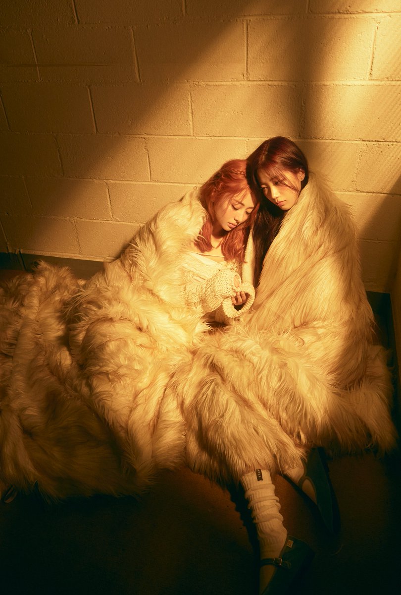 SOURCEMUSIC's tweet photo. LE SSERAFIM 3rd Mini Album 'EASY'
CONCEPT PHOTO
SHEER MYRRH

https://t.co/H26e7LlPIY
2024.02.19 6PM (KST)

#LE_SSERAFIM #르세라핌
#LE_SSERAFIM_EASY #MakeItLookEasy https://t.co/b80rve72ef