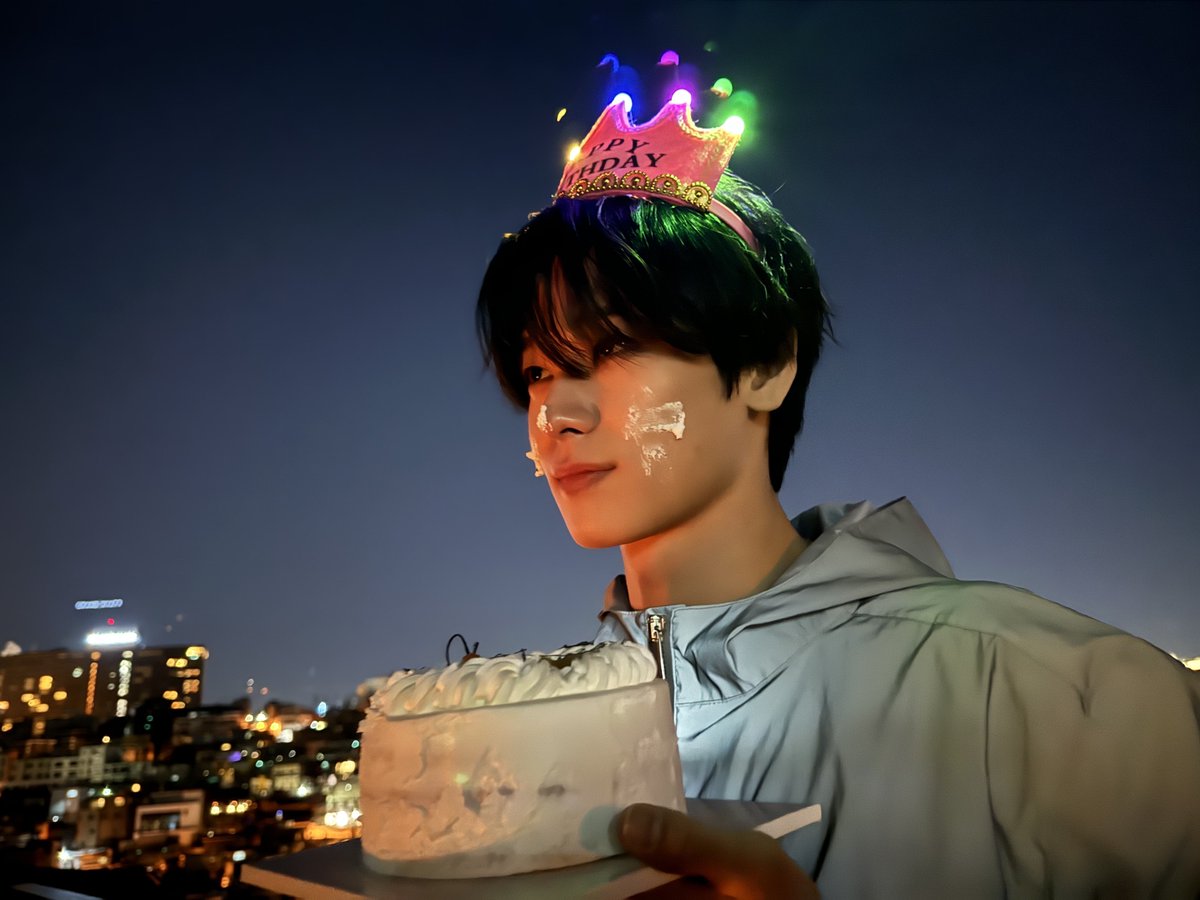 dailyljy's tweet photo. 240128 🐱💬 [11:31pm kst]

juyeon sent more photos from his birthday 🎂 https://t.co/os3cdleVj0