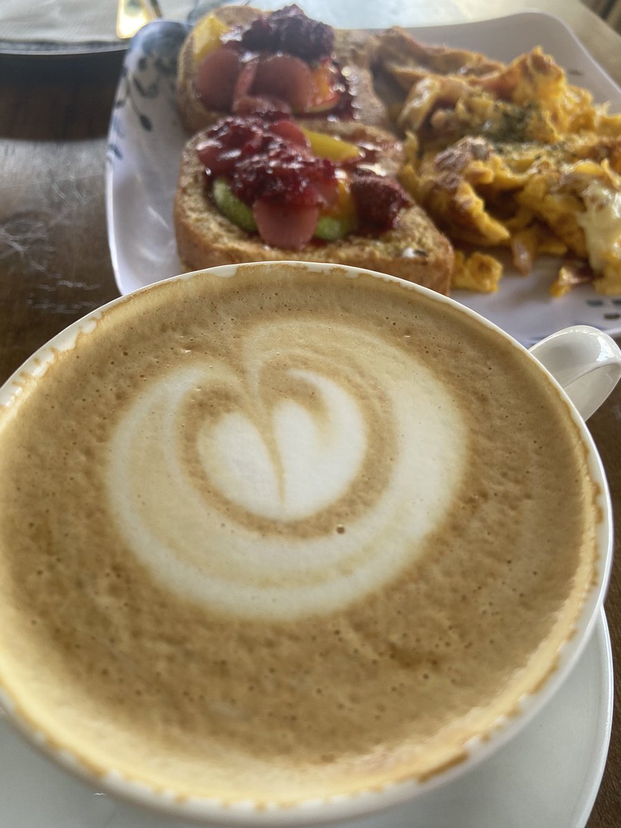 ProfeLRodriguez's tweet image. Buenos días:
Un domingo lleno de bendiciones, con un café y un desayuno delicioso.
Dirán que muy tarde, pero así de magnífica es la vida de nosotros los jubilados.
Abrazos, amigos.