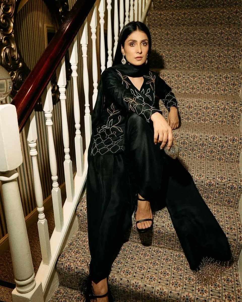 MediaMagick's tweet photo. Ravishing in Black #AyezaKhan https://t.co/gG6jKk8FwT