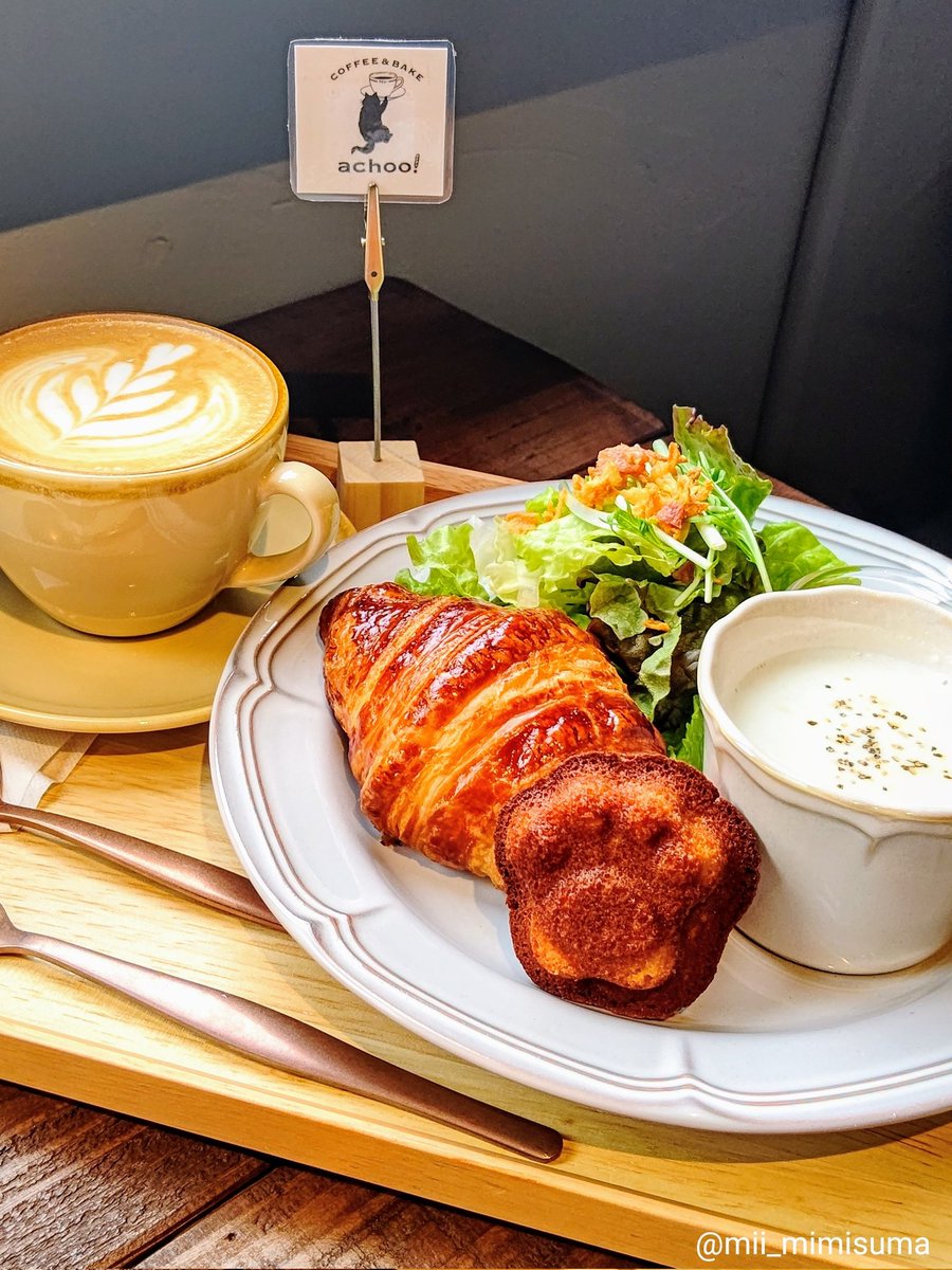 mii_mimisuma's tweet photo. ねこ好きさんオススメ🐈
COFFEE &amp;BAKE achoo！

外はサクッ、中はもっちりした #クロワッサン 🥐✨
肉球のカタチをした #フィナンシェ もあります🐾
お店のロゴの黒猫さんがなんとも可愛いですね♪

#阿佐ヶ谷 #achoo #コーヒー #パン #焼菓子 #カフェ巡り #スイーツ #スイーツ好きな人と繋がりたい https://t.co/b688cYQ26R