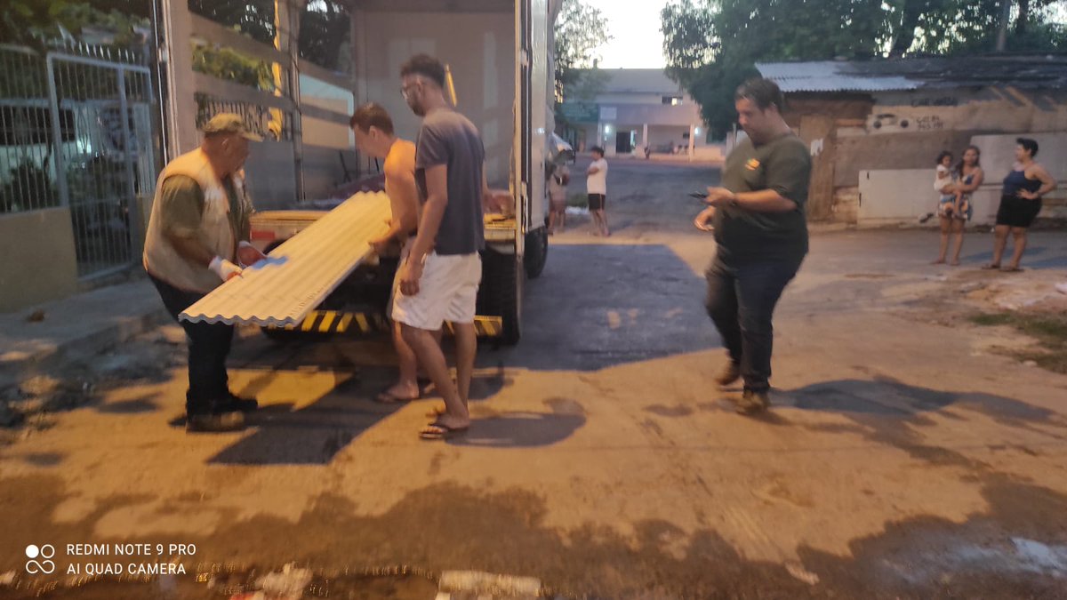 AsuDgrrd's tweet photo. El Equipo de la DGGRRD procedió a la asistencia de 8  Familias afectadas por el siniestro (Incendio) ocurrido en horas de la madrugada en el Barrio Ricardo Brugada zona Sub 1. https://t.co/QkQZjrAgx4