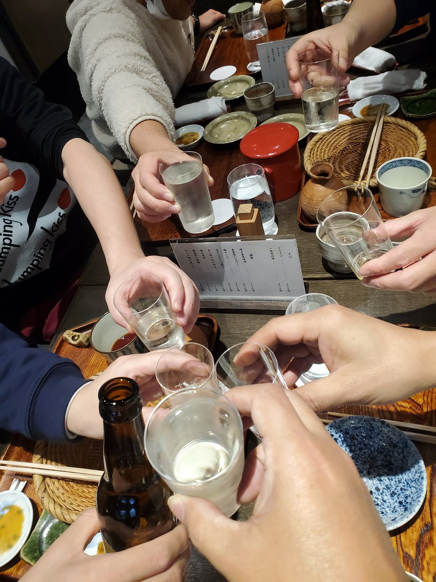 hidebooh2's tweet photo. かんぱーい✨🍻🎶
舞台の前に～
#最後の望み #秋月柑七 #鈴木陽依梨 #ACT21 #Team337 https://t.co/H3HRggxB2B