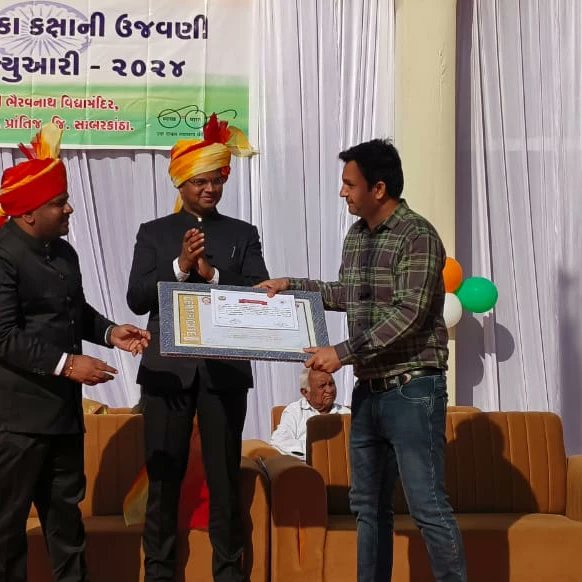 THO_Prantij's tweet photo. NQAS certificates distribution to AAM Raslod, Nananpur and CHC Prantij and 100% ABHA generation certificates distribution to PHC Poglu on the occasion of Taluka level celebration of 75th Republic Day @CdhoSabarkantha @sabarkanthadp @MoHFW_GUJARAT @NHMGujarat https://t.co/mD2gWcZ32M