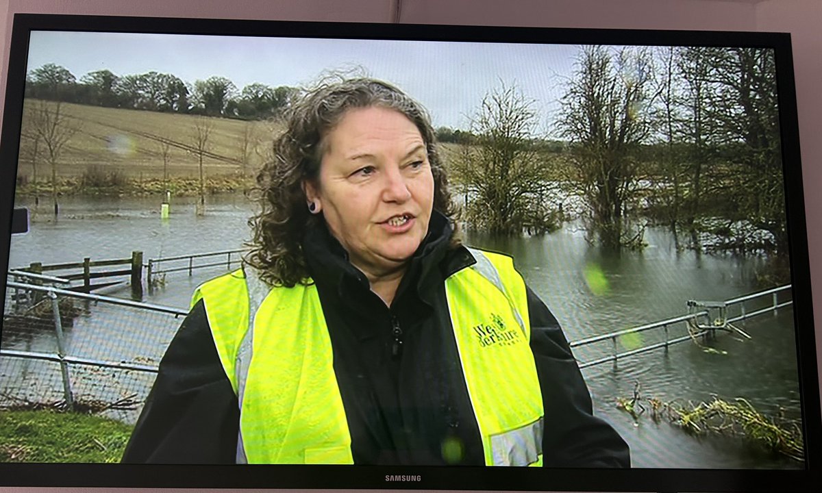 Great to see @WestBerkshire Caroline Richardson on with @Peter_Henley #PoliticsSouth talking Resiliance Forums. She is absolute star ⭐️ and has got us through so many emergencies over the years 👏👏👏