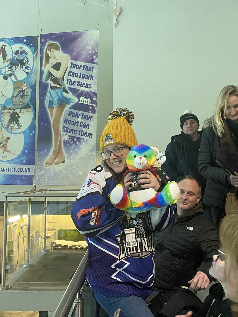 Sophistication1's tweet photo. Hockey fam knows exactly how Pride should be done! ๐๐ซถ๐ป๐ณ๏ธโ๐๐ณ๏ธโโง๏ธ๐๐๐โก๏ธthank you my loves for the most fabulous evening of hockey, laughs and Block 12 fun times ๐ซ @MKLightningIHC @Tashster @sandra4760 @Samanth50258428
#Block12RVFanClub #hockeyfam #pride #nihl #MKLightning https://t.co/nhPVSSJ1fe