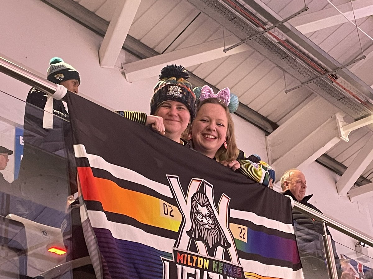 Sophistication1's tweet photo. Hockey fam knows exactly how Pride should be done! ๐๐ซถ๐ป๐ณ๏ธโ๐๐ณ๏ธโโง๏ธ๐๐๐โก๏ธthank you my loves for the most fabulous evening of hockey, laughs and Block 12 fun times ๐ซ @MKLightningIHC @Tashster @sandra4760 @Samanth50258428
#Block12RVFanClub #hockeyfam #pride #nihl #MKLightning https://t.co/nhPVSSJ1fe