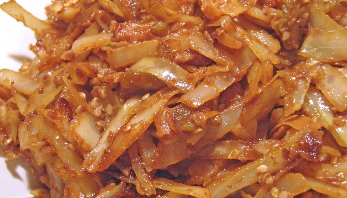 Stir-Fried Cabbage with Peanut Sauce - be creative with #winterveggies #cookingfortwo #peanutsauce #cabbage #wintercooking thymeforcookingblog.com/2024/01/stir-f…