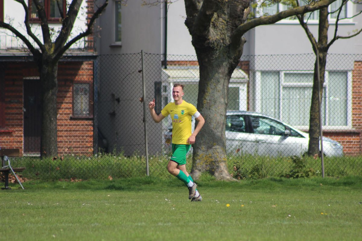 EHU_Sundays's tweet photo. IT’S MATCH DAY! 

📆 Sunday 28th January 2024
🏆 Southend Sunday Div 1
🆚 Myton Rovers
⏱ 10:30am
📍King Georges Playing Fields

@CJPhillips1982 @SouthendSunday @briancjeeves 

#UpTheHall💚💛 https://t.co/pp1IVT1Yej