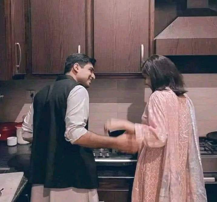 میں گھر کے کاموں میں ہاتھ بٹاؤں گا تیرا
بس تو میری ماں کو محبت سے بلایا کرنا..!

❤🥰