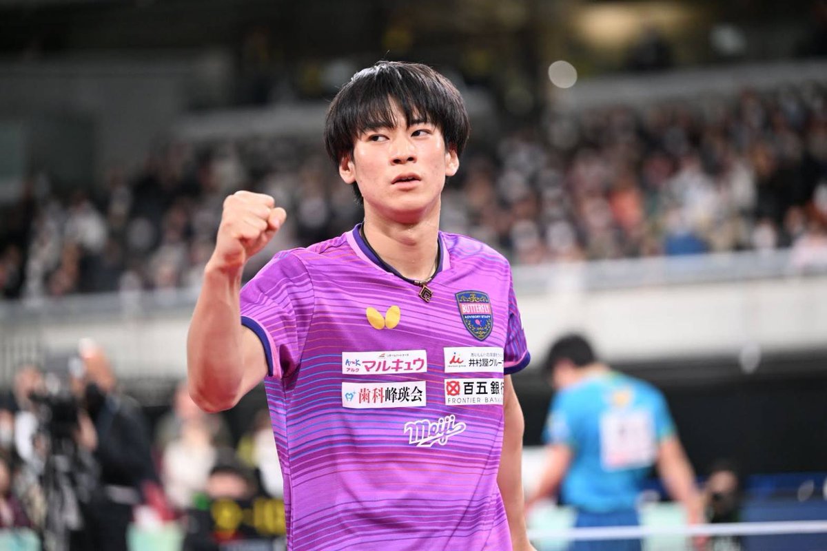 ShunsukeTogami's tweet photo. 全日本選手権2位でした

タオルやボードを掲げ応援してくれたファンの皆様
共に戦ってくれた明治大学の監督や選手達
中継を通して応援してくれたみんなに感謝しています。

今年も“全日本優勝”の重圧を背負って世界に羽ばたきたかった。
ここから半年間“死に物狂い”で五輪金メダルに向けて頑張ります。 https://t.co/1jzf90HS7D