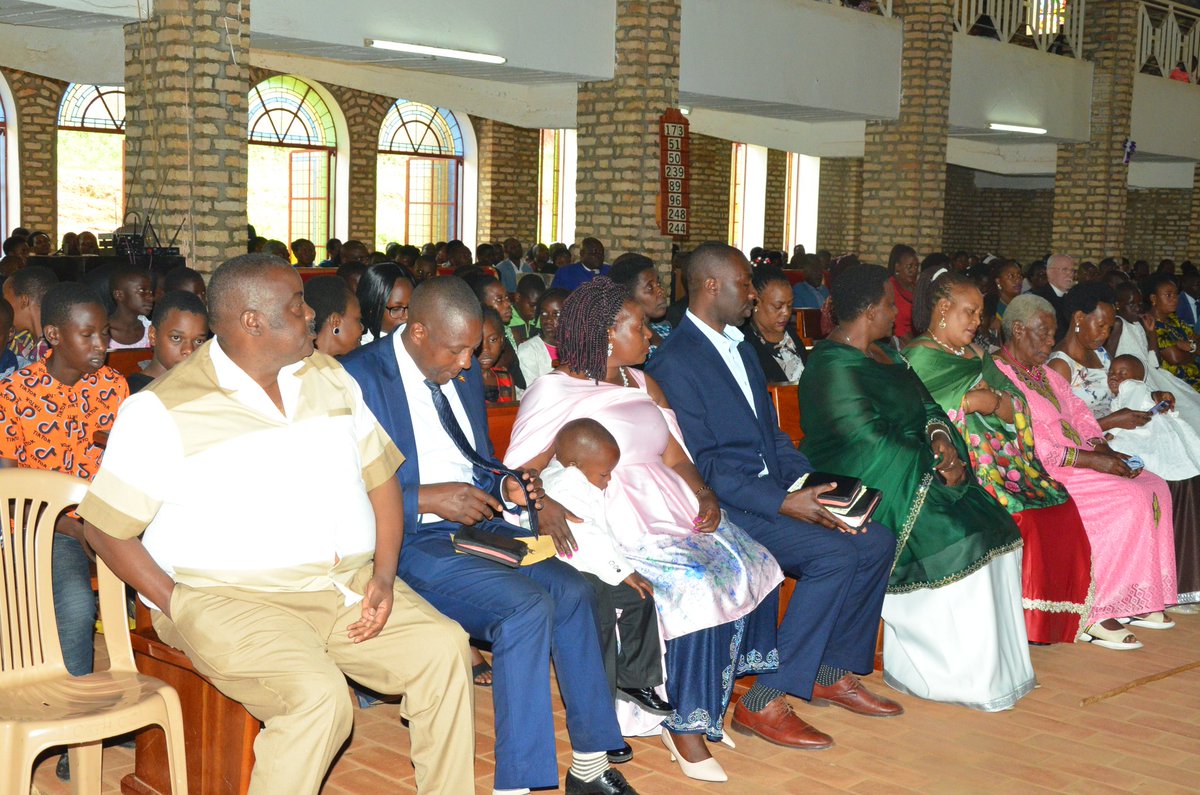 State Minister for Finance @henrymusasizi1 has warned school headteachers in Government schools to refrain from charging fees as schools reopen. He made these remarks today while addressing Christians of St. Peter's Cathedral Rugarama during a church service. #PeakFmUpdates