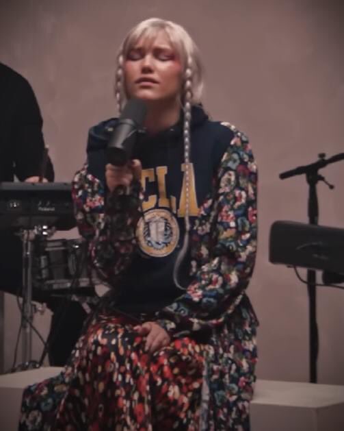 .@GraceVanderWaal #ScreenshotOfTheDay
#Poser live on her @Vevo
👉youtu.be/_l7YjnLrp88

2019.11.26 / 623K @YouTube Views 
#Poseur #LettersVol1 #MelissaDougherty @BenMasters2 @nolanfrankmus #SupportGraceVanderWaal #ChooseKindess