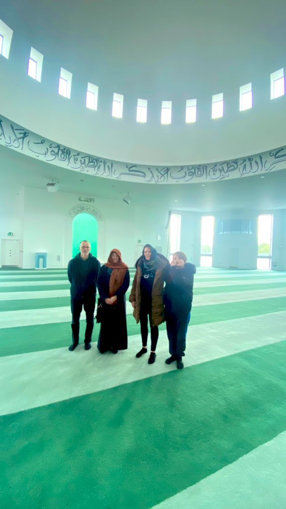 AMYAEpsom's tweet photo. Our Local director of outreach @FarukhAhmed90 hosted Sarah Coote, Cassey and Peter Foulkes at the UK’s largest Mosque, where they had a chance to tour the complex and learn about the teachings of Islam.

Everyone found our motto of Love for all very intriguing.

#visitmymosque https://t.co/xaRmfFfbXY