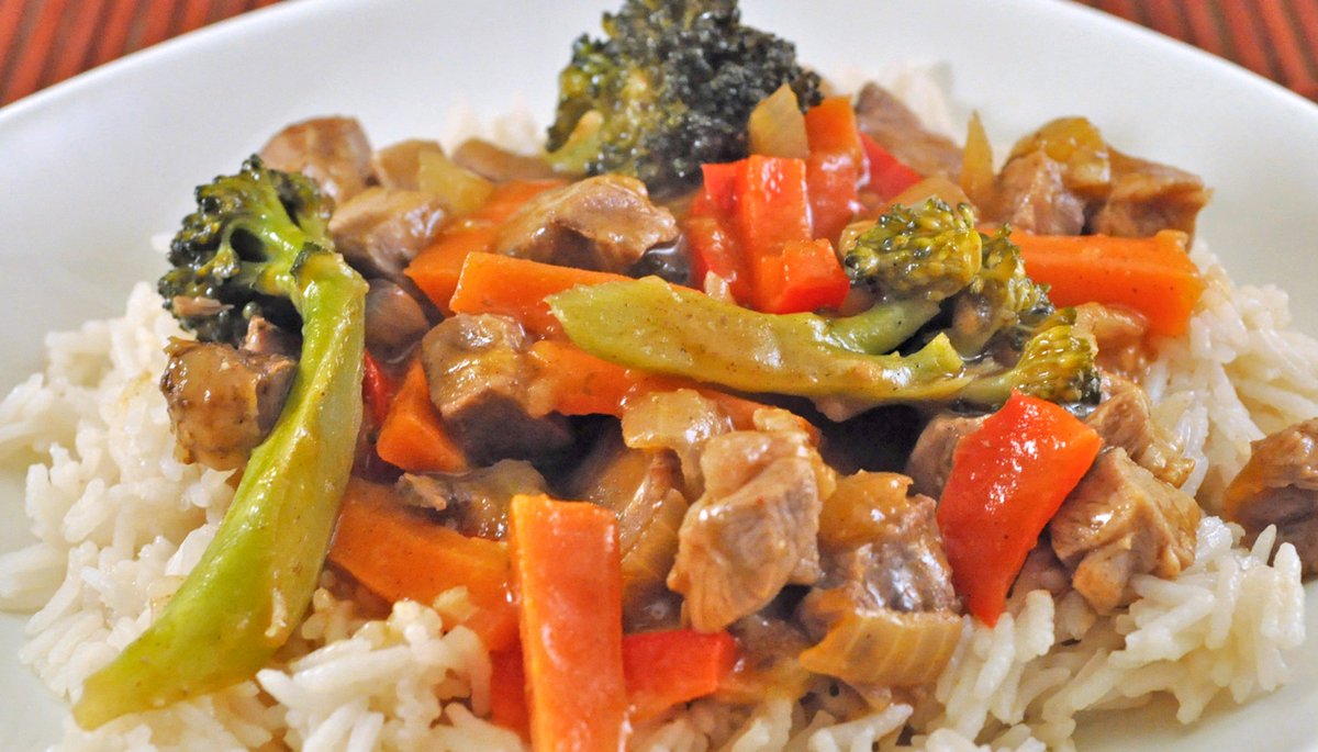 Stir-Fried Lamb & Veggies, with Moroccan spices. Great use for leftovers! #lamb #moroccanfood #stirfry #wintercooking #curry #cookingfortwo #leftovers thymeforcookingblog.com/2024/01/stir-f…