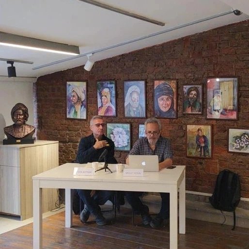 kurttarihi's tweet photo. Kürt Tarihi Dergisi’nin Kürdolojideki Yeri" başlıklı söyleşi etkinliğinliğimizden birkaç kare 

🗓️27.01.2024

📍İsmail Beşikci Vakfı Teras, İstanbul

#ismailbesikcivakfi #kürttarihidergisi #mesutyeğen #alişanakpınar https://t.co/bmRdI0ZR6J