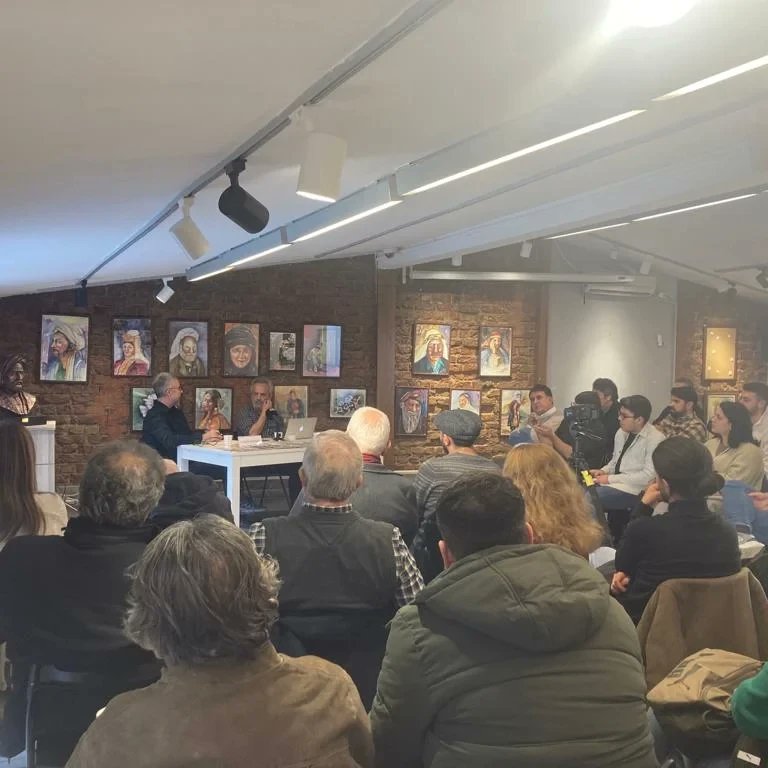kurttarihi's tweet photo. Kürt Tarihi Dergisi’nin Kürdolojideki Yeri" başlıklı söyleşi etkinliğinliğimizden birkaç kare 

🗓️27.01.2024

📍İsmail Beşikci Vakfı Teras, İstanbul

#ismailbesikcivakfi #kürttarihidergisi #mesutyeğen #alişanakpınar https://t.co/bmRdI0ZR6J