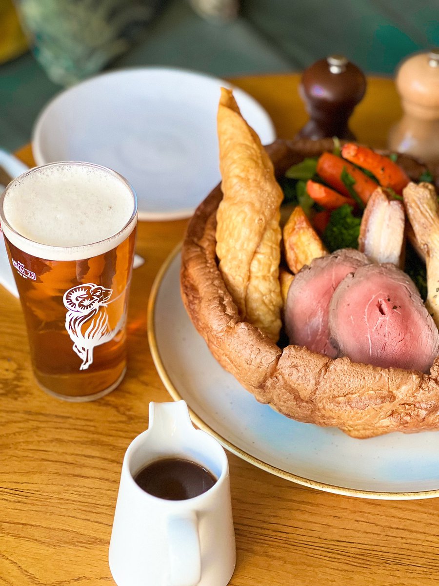 Today we launch our GAINT YORKSHIRE PUDDING!! Enjoy your tasty roast with all your favourite trimmings in your favourite part! The yorkie!😍The perfect spot for the perfect roast 
•
#putney #london #putneybridge #wandsworth #clapham #putneyhill #putneycommon #putneylife