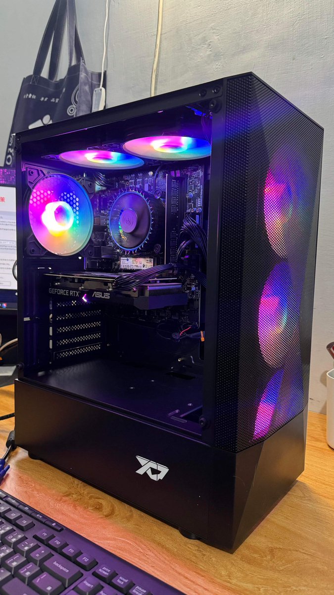 今天來賣一台便宜但好用的主機

R5-5500
ASUS A520M
DDR4-3200 16G
1TB Gen4 M.2 SSD
MSI GTX1660S
HS600W
XC-60 PLUS 
$17000

成交我抽一個人送帕魯
轉推再抽一個帕魯