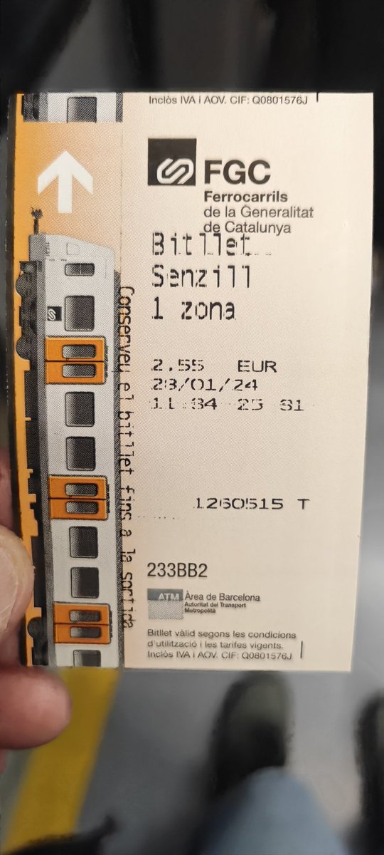 davidbamala's tweet photo. Després volen que fem servir el transport públic, feia anys que no l'agafava, dos parades 2'55€?? #manosarribaestoesunatraco https://t.co/7YYU39QhGw