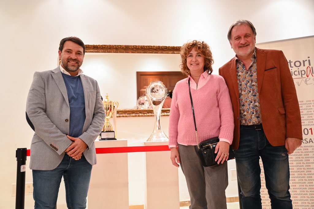 FundacioPalmaFS's tweet photo. 📸 Gran èxit del concert benèfic de la Filharmònica Porrerenca 

👏🏻 Gràcies als patrocinadors i col.laboradors:

@MotorisaSA 
@Agromartbalear 
Obres i Construccions Tomeu Rosselló 
Ajuntament de Porreres
Auditori de Porreres

#FundacióMiquelJaumePalmaFutsal https://t.co/N3oPE2h0pM