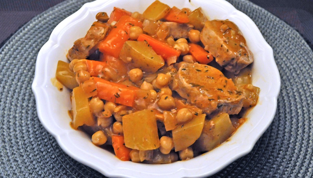 Stew, with Pork Tenderloin, Chickpeas, & Carrots. A hearty skillet stew - winter #comfortfood #porkstew #porktenderloin #skilletdinner #chickpeas #winterstew #wintercooking thymeforcookingblog.com/2023/01/pork-c…