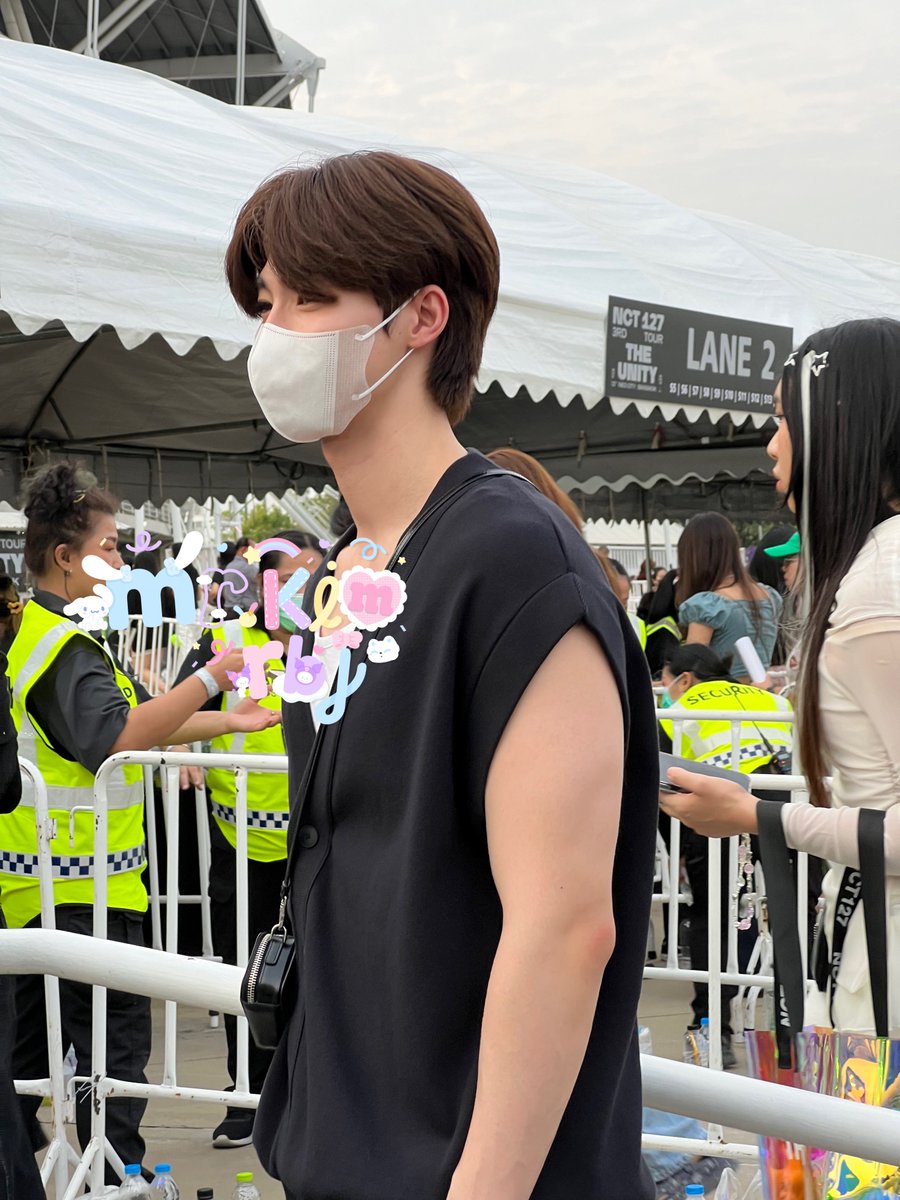 kf97_'s tweet photo. อมก เจอน้องบลู 🥹🥹🥹 https://t.co/wWhWZ4dWpp