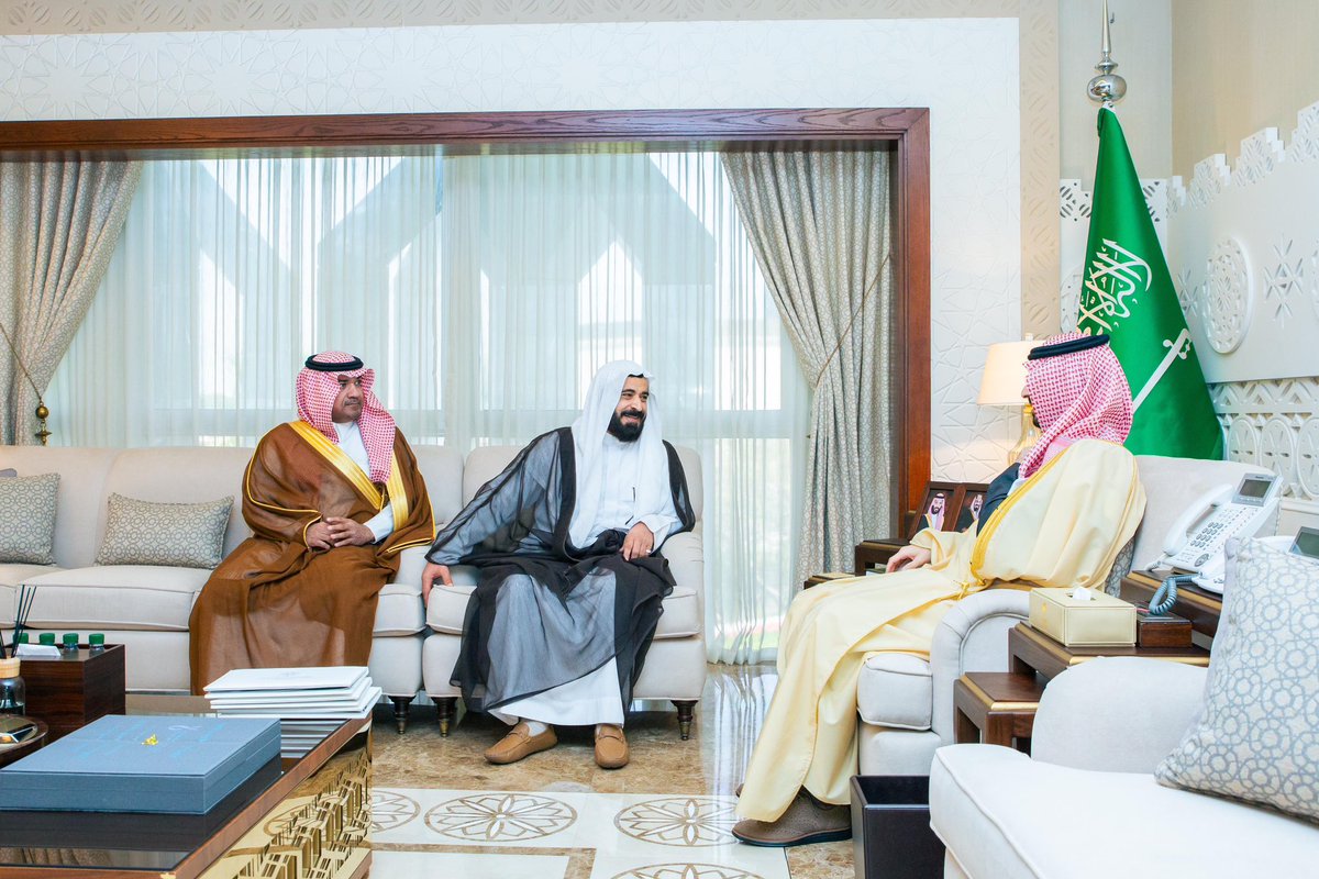 استقبل صاحب السمو الملكي الأمير سعود بن بندر بن عبدالعزيز #نائب_أمير_الشرقية
في مكتب سموه بديوان الإمارة اليوم الأحد، قاضي دائرة الأوقاف والمواريث بالأحساء الشيخ علي بن طاهر السلمان.

وقدم الشيخ السلمان لسمو نائب أمير المنطقة الشرقية عرضاً عن جهود الدائرة وما تقدمه من خدمات
