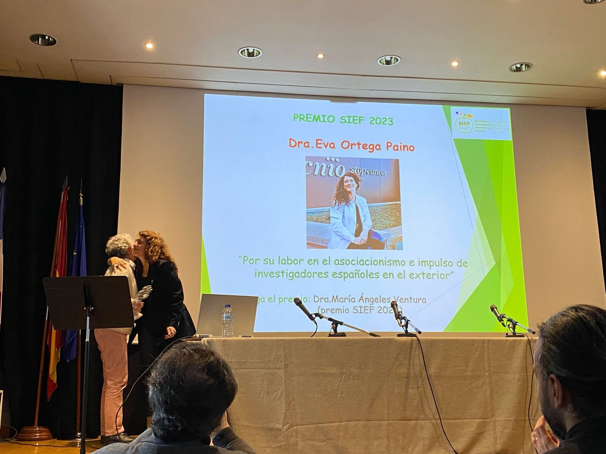 Ha sido un fin de semana muy emotivo en el que he sido testigo de esa #CIENCIA de calidad en boca de <a href="/LluisMontoliu/">Lluis Montoliu</a> y <a href="/Astro_SaraG/">Sara García Alonso</a> y acompañada de mis amig@s la Asiciación de <a href="/SIEF_SCEF/">SIEF Sociedad Investigadores Españoles en Francia</a> quien me han premiado con el #PremioSIEF_2023. ¡No sabéis lo que significa para mí! ♥️