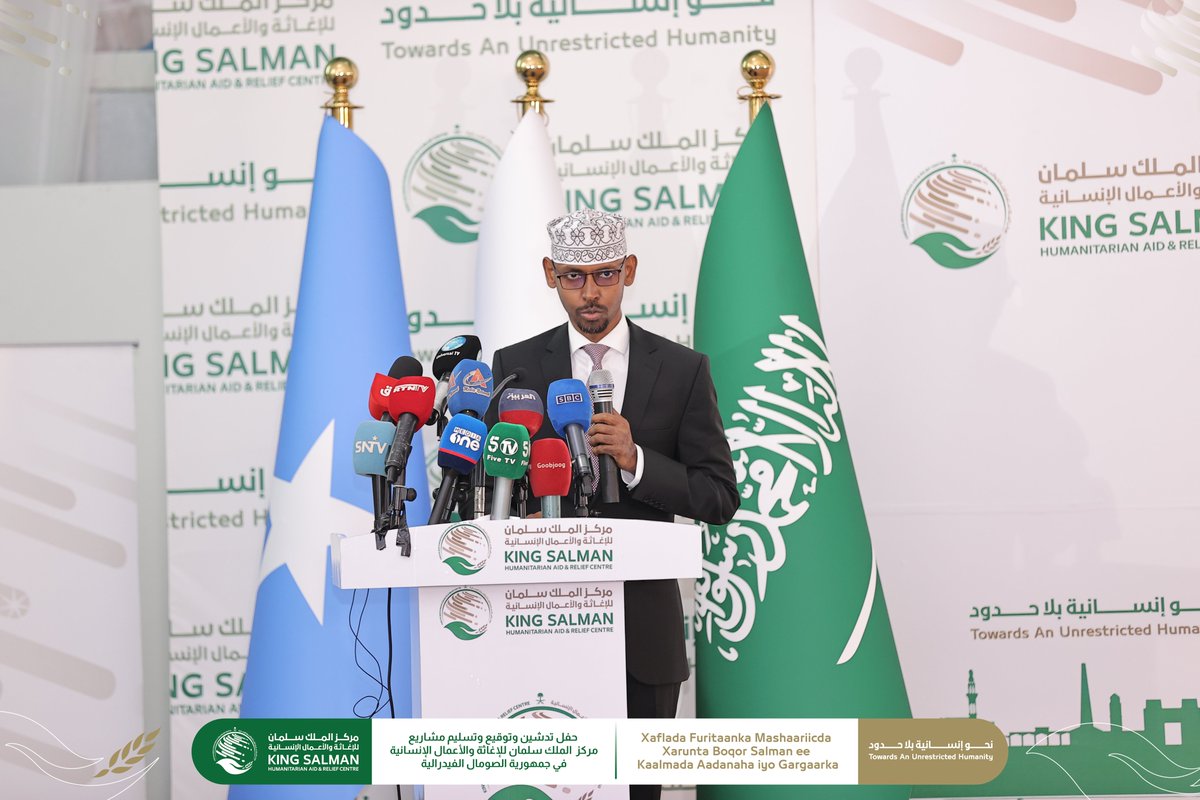 astaanmedia's tweet photo. "70% shacabka Soomaaliyeed biya la'aan ayaa ka jirta waxaana xarunta Boqor Salmaan ka codsanaynaa ka qayb qaadashada mashaariicda biyaha lagu soo saaray”
Wasiirka Tamarta iyo biyaha JFS Jama Takal Abbas
#kingSalman
#humanitarian
#reliefCenter
#boqorSalmaan
#gargaarkaAadanaha