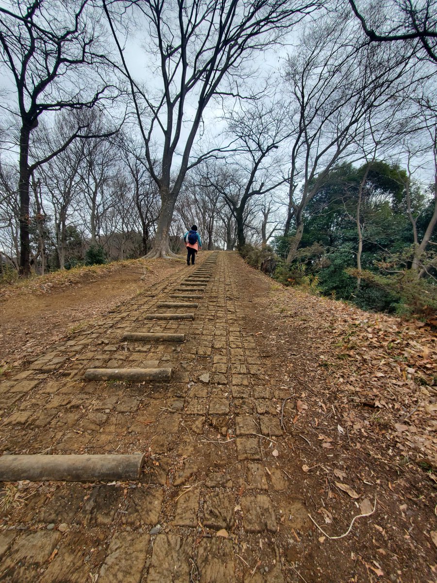chirkon's tweet photo. 登りはじめ 軽めに浅間山～権現山～弘法山の縦走へ
富士山が見えなくて残念😢 https://t.co/Tn3FdbL9cV