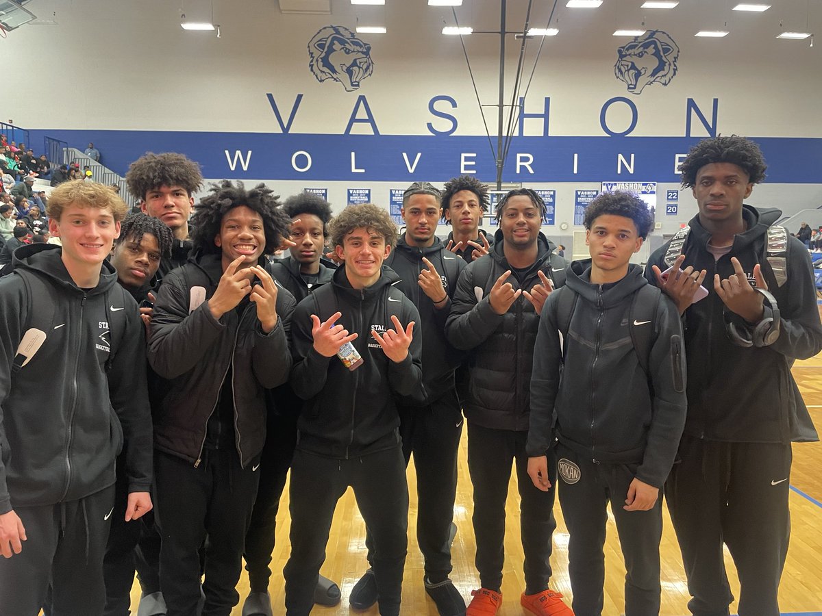 A nice finish to a 3-0 week. Thanks to ⁦@vashon_bball⁩ for the opportunity to play in #ThePit for a second year. Love getting away with the fellas and growing together as a team!!!